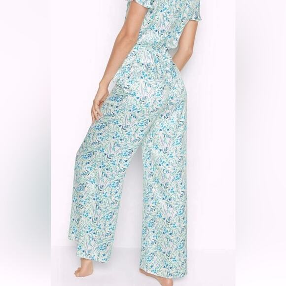 NEW Victoria’s Secret floral silky satiny tie waist romper jumpsuit cover up - Picture 2 of 12